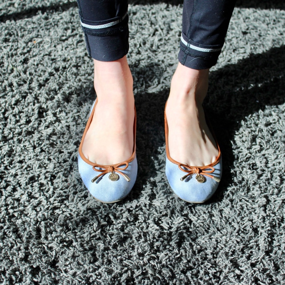 Vince Camuto Baby Blue Bow-tie Charm Rounded Flats